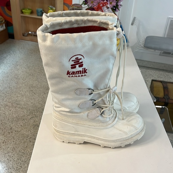 Kamik Canuck snow boots - -40 degree rating. White. Size 7 ( I am an 8.5 ladies) - Picture 6 of 10